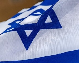 Активистов с израильскими флагами выдворили с концерта Уотерса 