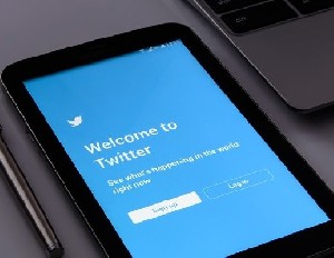 Twitter восстановил страницу скандального антисемита 