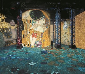 KLIMT – иммерсивная выcтавка в павильоне The CUBE в Холоне 