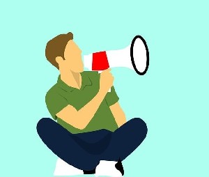 Активисты убеждены, что спокойный отдых премьеру противопоказан 