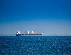 Греческий танкер горит уже несколько дней 