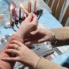 Свеча для одного — свеча для сотни: как прошли ханукальные встречи поколений 