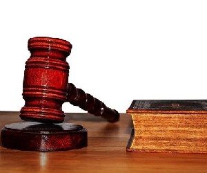 Суд отказал премьеру 
