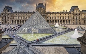 Ограбление Лувра: драгоценности Наполеона всё ещё не найдены, аресты идут