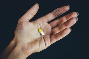 Экс‑главного военного прокурора госпитализировали после подозрения на передозировку лекарствами Экс‑главного военного прокурора госпитализировали после подозрения на передозировку лекарствами