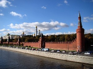 Россия снова за столом переговоров по Украине — сигнал или ловушка?