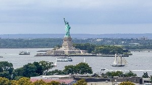 Трамп требует от туристов показывать историю соцсетей за пять лет, чтобы въехать в США Трамп требует от туристов показывать историю соцсетей за пять лет, чтобы въехать в США