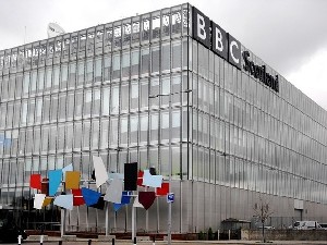 BBC подверглась критике за материал о Холокосте без упоминания евреев