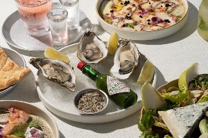 Ресторан Captain Hook расширяется: разнообразное меню и новый павильон в сердце Яффо