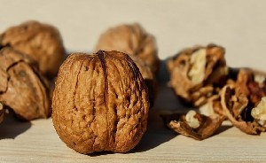 Больше, чем просто лакомство на Ту би-Шват: как грецкие орехи поддерживают здоровье мозга