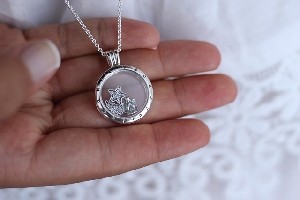 Pandora переходит с серебра на платину из-за роста цен