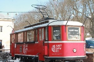 Два взрыва в центре Львова: погибла сотрудница полиции, десятки людей пострадали