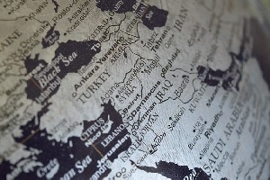 На пути к региональной войне: арабский мир в шоке от иранских ударов по странам залива