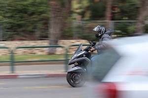 Сирена не оправдание: за скорость в 157 км/ч — лишение прав даже во время тревоги