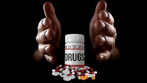 Полиция в Эйлате задержала семейную сеть наркоторговли, в деле фигурирует и 74-летняя женщина Полиция в Эйлате задержала семейную сеть наркоторговли, в деле фигурирует и 74-летняя женщина