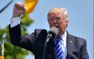 Стрельба на приёме в Вашингтоне: Трампа экстренно эвакуировали, нападавший задержан