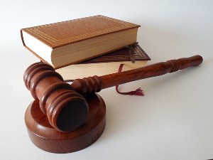 Последняя сессия перед выборами: коалиция спешит с судебной реформой и законом о призыве