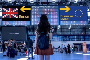 Британия на политическом изломе: Стармер уходит, а спор о Brexit возвращается в повестку